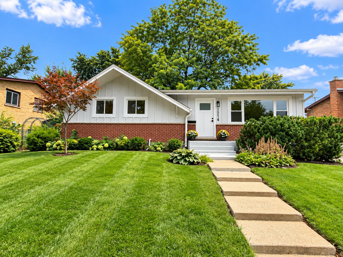 1214 N Crabtree Lane