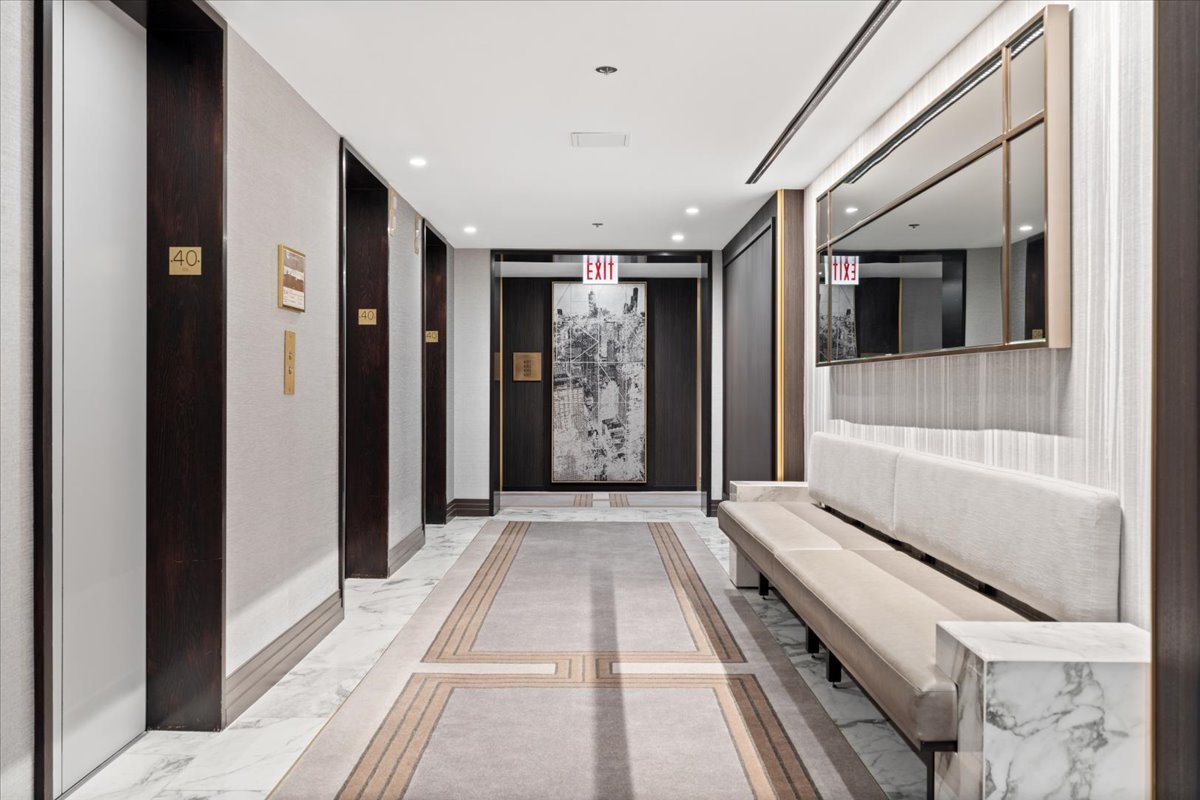 180 E PEARSON Street 4002