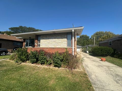 Tiny photo for 930 E 161 Place, South Holland, IL 60473 (MLS # 12389588)