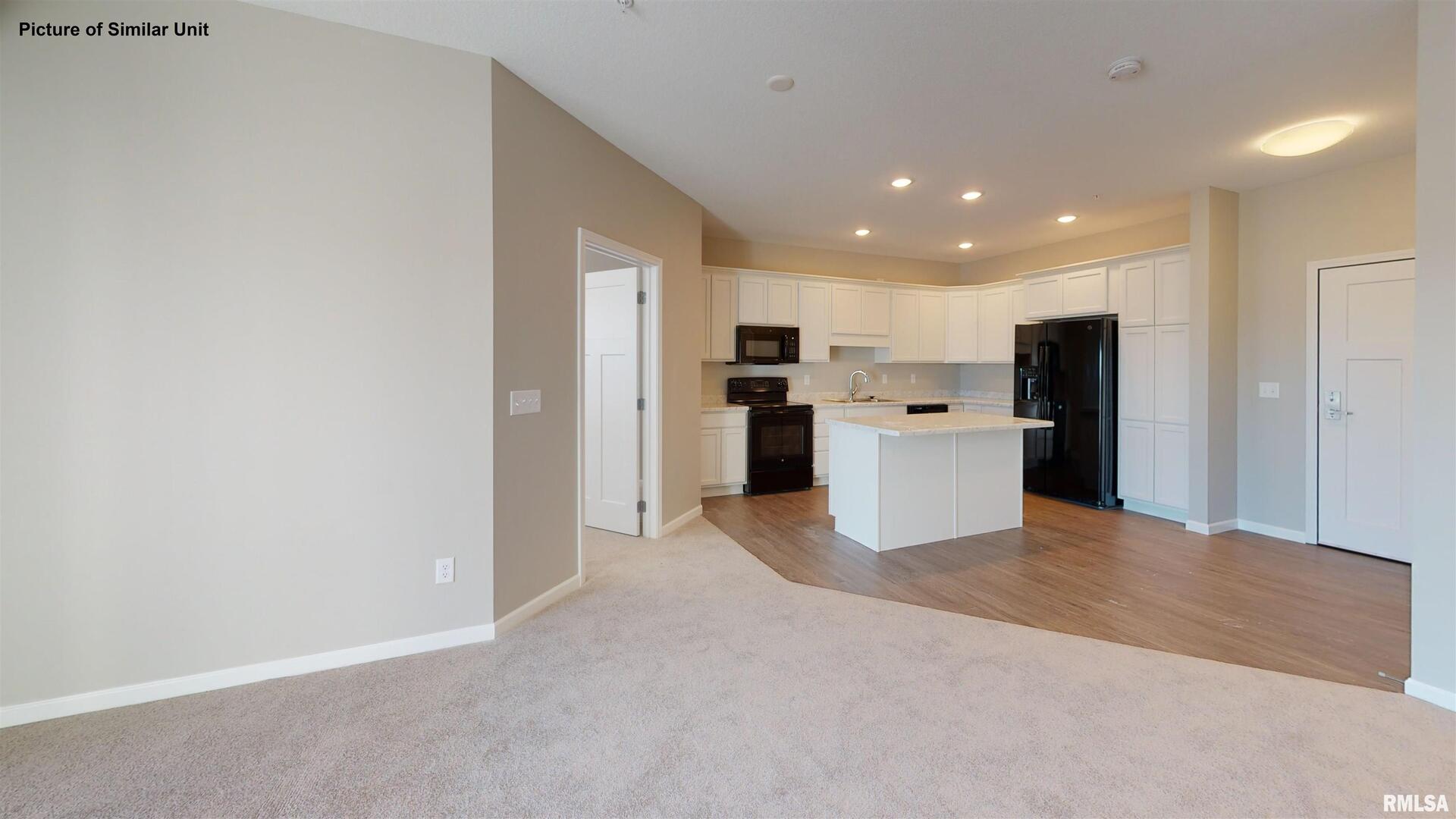 2592 MIDDLE Road 220