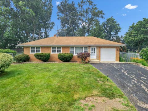 Photo of 23W566 Bryn Mawr Avenue, Roselle, IL 60172 (MLS # 12707143)