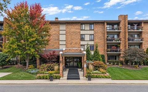 Photo of 201 Lake Hinsdale Drive #111, Willowbrook, IL 60527 (MLS # 12784916)