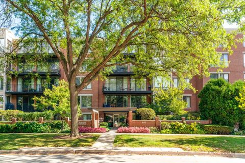 Tiny photo for 1633 2nd Street #302, Highland Park, IL 60035 (MLS # 12483607)