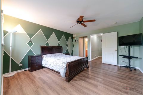 Tiny photo for 422 Shadow Creek Drive, Vernon Hills, IL 60061 (MLS # 12472074)