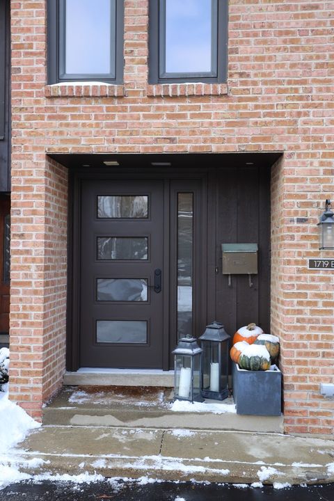 Tiny photo for 1719 Wildberry Drive #B, Glenview, IL 60025 (MLS # 12519987)