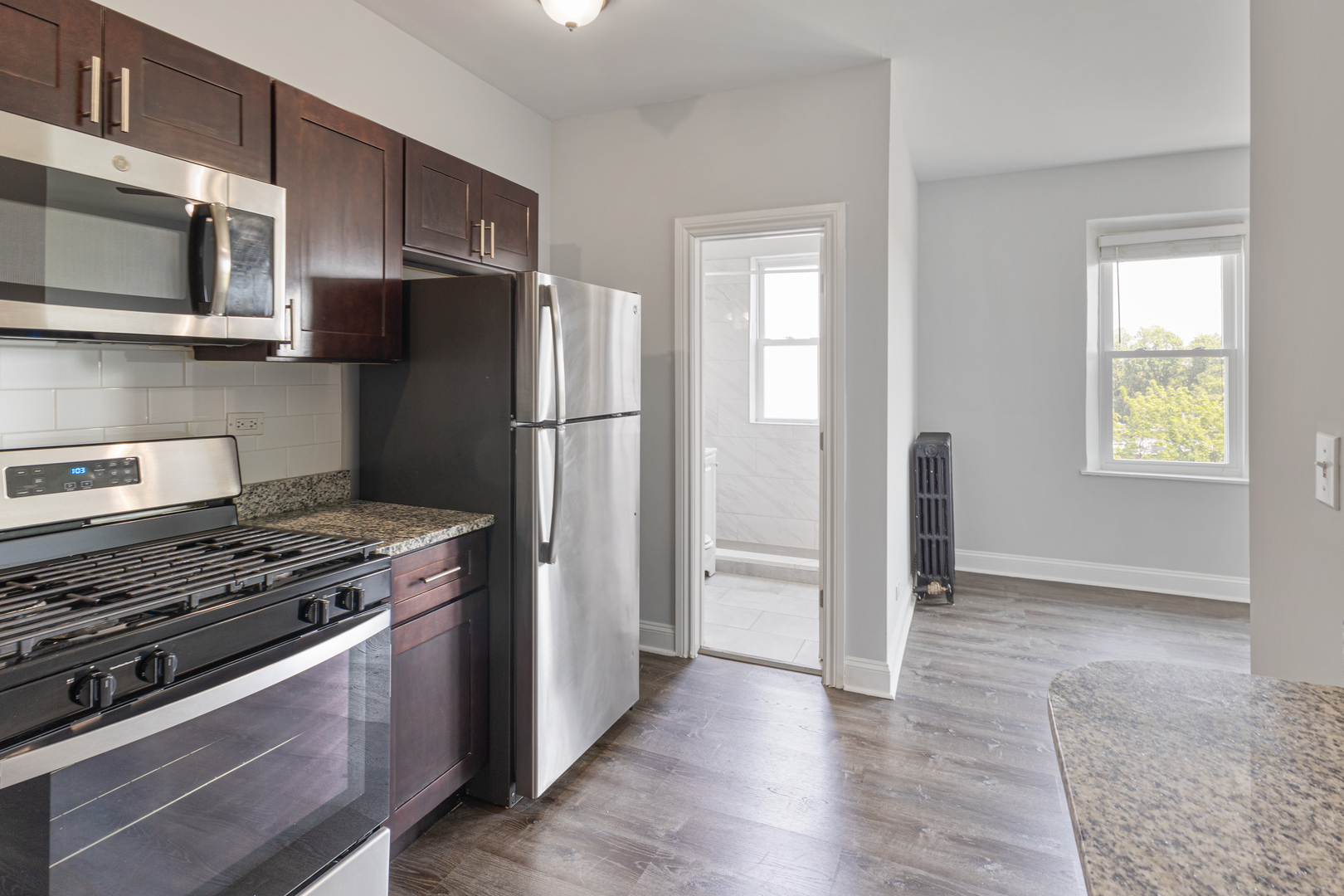 1608 W Sherwin Avenue 608