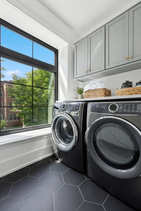 Tiny photo for 3719 N Magnolia Avenue, Chicago, IL 60613 (MLS # 12343450)
