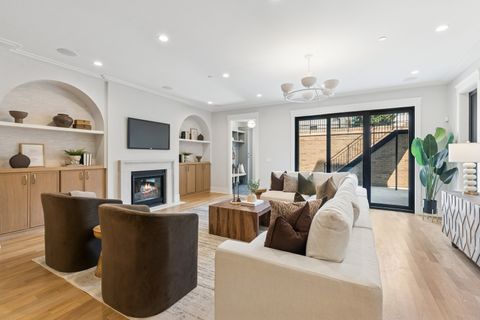 Tiny photo for 3719 N Magnolia Avenue, Chicago, IL 60613 (MLS # 12343450)