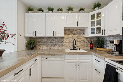 Tiny photo for 111 E Chestnut Street #21B, Chicago, IL 60611 (MLS # 12464230)