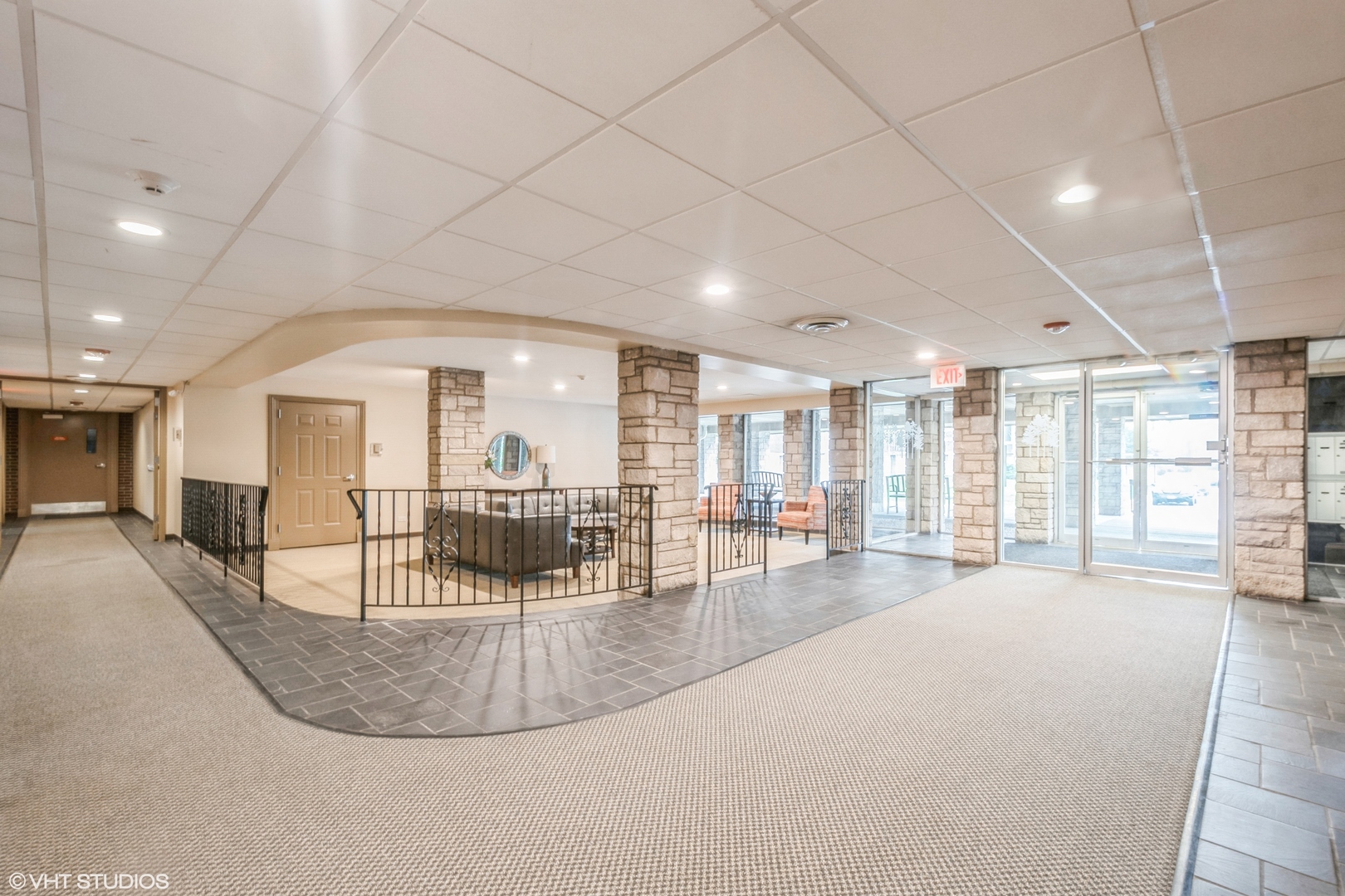 2400 W ARCHBURY Lane 3E