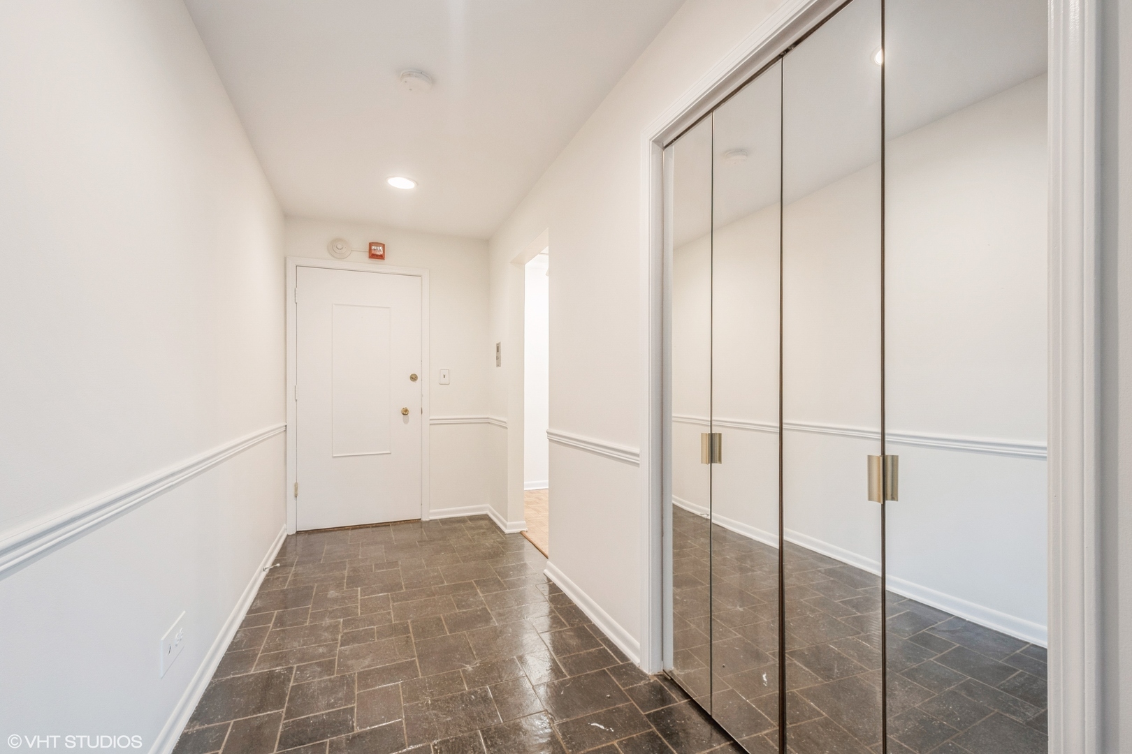 2400 W ARCHBURY Lane 3E