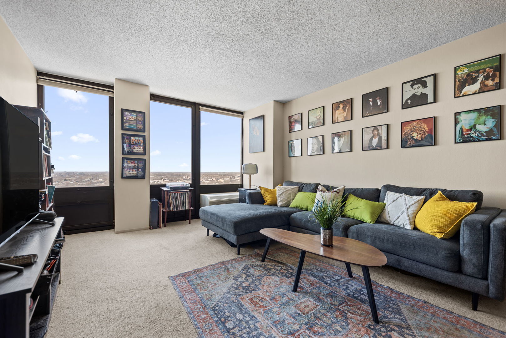 5320 N Sheridan Road 2201