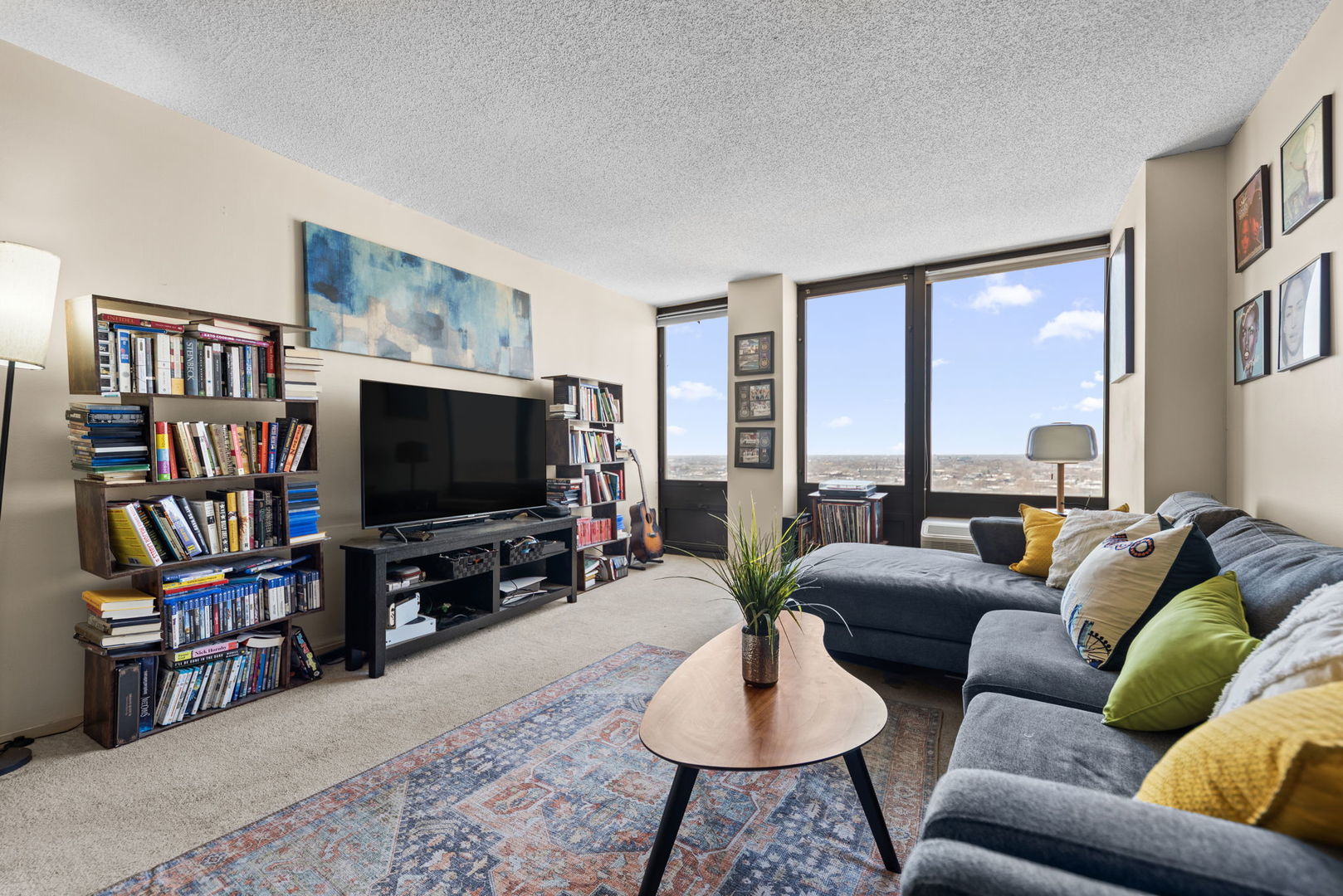 5320 N Sheridan Road 2201