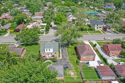 Tiny photo for 1424 N Maple Avenue, La Grange Park, IL 60526 (MLS # 12490470)