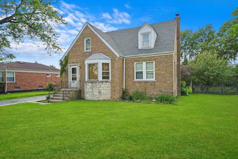 Tiny photo for 1424 N Maple Avenue, La Grange Park, IL 60526 (MLS # 12490470)
