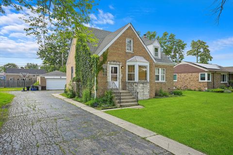 Tiny photo for 1424 N Maple Avenue, La Grange Park, IL 60526 (MLS # 12490470)