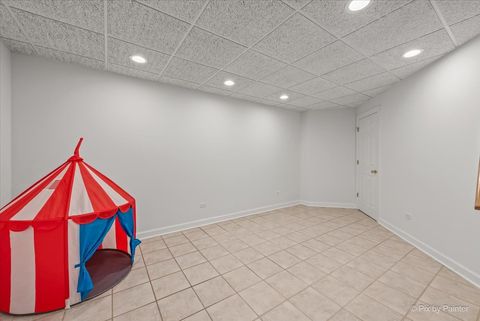 Tiny photo for 402 Meadow Ridge Lane, Prospect Heights, IL 60070 (MLS # 12629622)