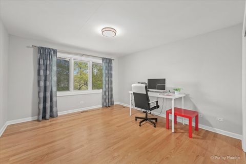 Tiny photo for 402 Meadow Ridge Lane, Prospect Heights, IL 60070 (MLS # 12629622)