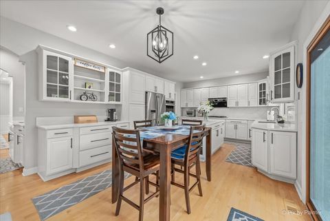 Tiny photo for 402 Meadow Ridge Lane, Prospect Heights, IL 60070 (MLS # 12629622)