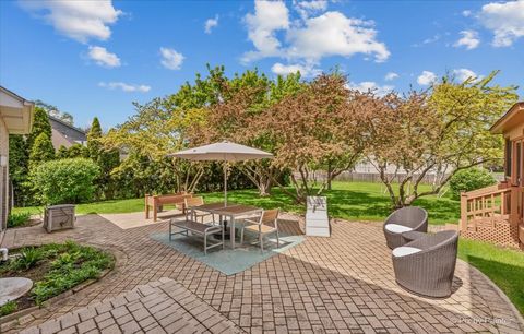 Tiny photo for 402 Meadow Ridge Lane, Prospect Heights, IL 60070 (MLS # 12629622)