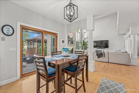 Tiny photo for 402 Meadow Ridge Lane, Prospect Heights, IL 60070 (MLS # 12629622)