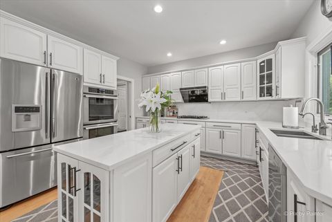Tiny photo for 402 Meadow Ridge Lane, Prospect Heights, IL 60070 (MLS # 12629622)