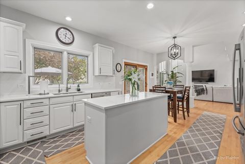 Tiny photo for 402 Meadow Ridge Lane, Prospect Heights, IL 60070 (MLS # 12629622)