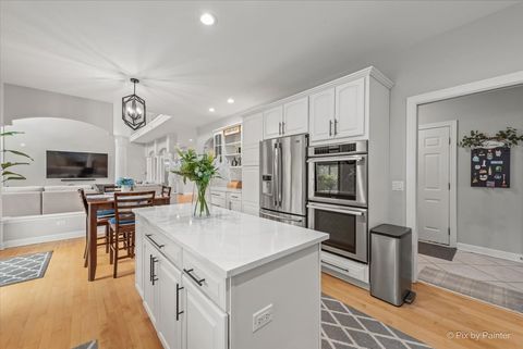 Tiny photo for 402 Meadow Ridge Lane, Prospect Heights, IL 60070 (MLS # 12629622)