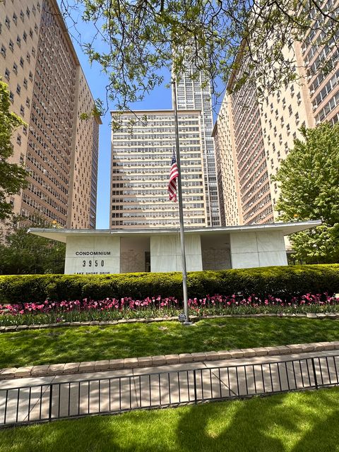 Photo of 3950 N Lake Shore Drive #1207, Chicago, IL 60613 (MLS # 12651926)