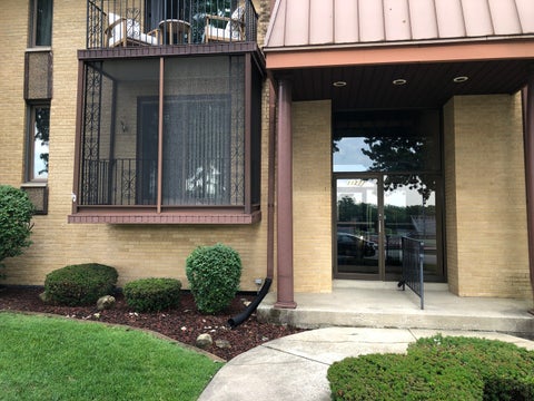 Tiny photo for 11277 S Roberts Road S #E, Palos Hills, IL 60465 (MLS # 12688086)