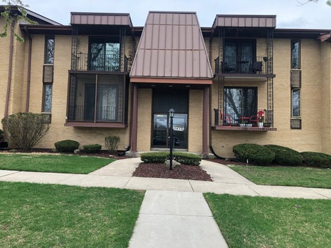Photo of 11277 S Roberts Road S #E, Palos Hills, IL 60465 (MLS # 12688086)