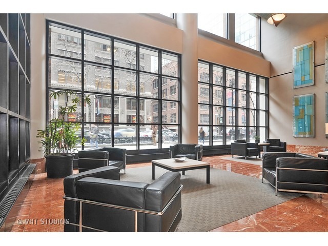 211 E Ohio Street 2719