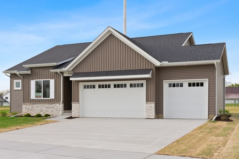 4743 WILLOW Circle