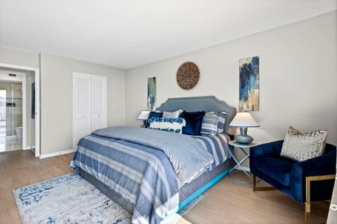 Tiny photo for 6007 N Sheridan Road #23G, Chicago, IL 60660 (MLS # 12566932)