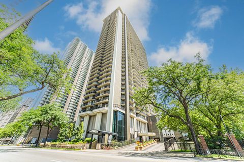 Photo of 6007 N Sheridan Road #23G, Chicago, IL 60660 (MLS # 12566932)