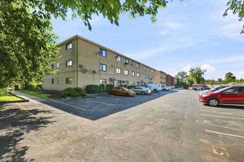 Tiny photo for 5746 106th Street #1D, Chicago Ridge, IL 60415 (MLS # 12741867)