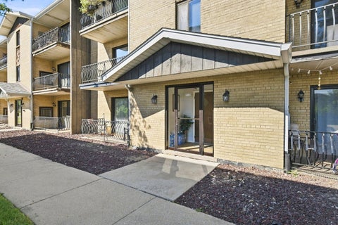 Tiny photo for 5746 106th Street #1D, Chicago Ridge, IL 60415 (MLS # 12741867)