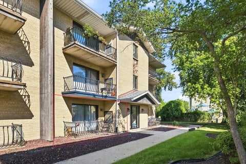 Tiny photo for 5746 106th Street #1D, Chicago Ridge, IL 60415 (MLS # 12741867)