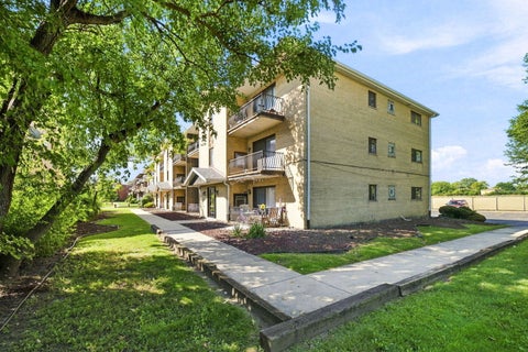 Tiny photo for 5746 106th Street #1D, Chicago Ridge, IL 60415 (MLS # 12741867)