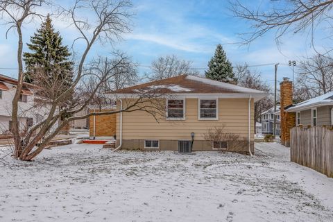 Tiny photo for 140 N Main Street, Lombard, IL 60148 (MLS # 12587590)
