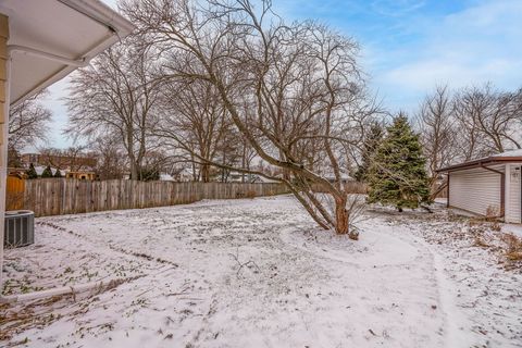 Tiny photo for 140 N Main Street, Lombard, IL 60148 (MLS # 12587590)
