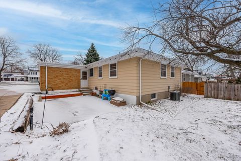 Tiny photo for 140 N Main Street, Lombard, IL 60148 (MLS # 12587590)