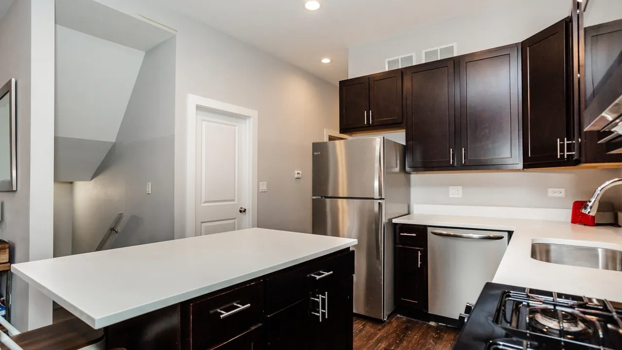 1922 N Rockwell Street 1