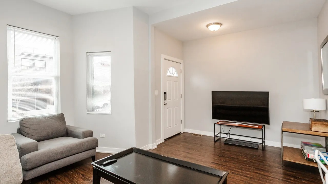 1922 N Rockwell Street 1