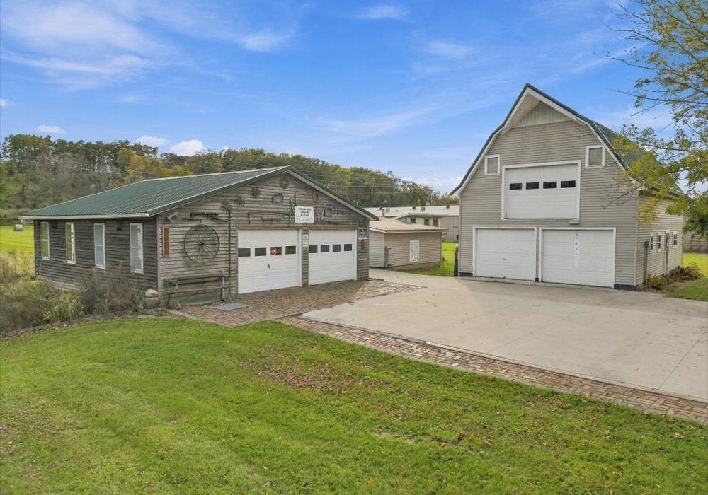 895 Stony Point