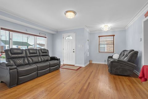 Tiny photo for 7246 N Meade Avenue, Chicago, IL 60646 (MLS # 12516178)