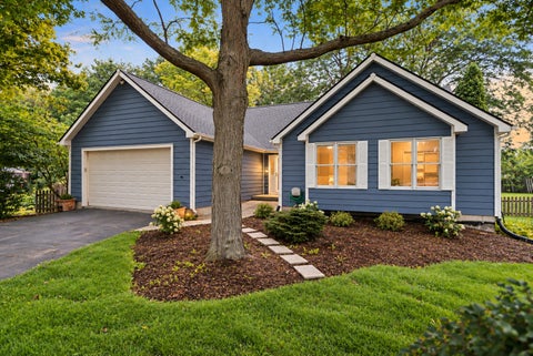 Photo of 929 Alton Court, Winthrop Harbor, IL 60096 (MLS # 12754192)