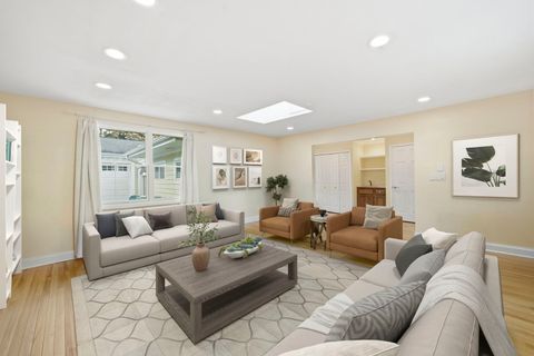 Tiny photo for 5523 S Garfield Street, Hinsdale, IL 60521 (MLS # 12526152)