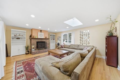 Tiny photo for 5523 S Garfield Street, Hinsdale, IL 60521 (MLS # 12526152)