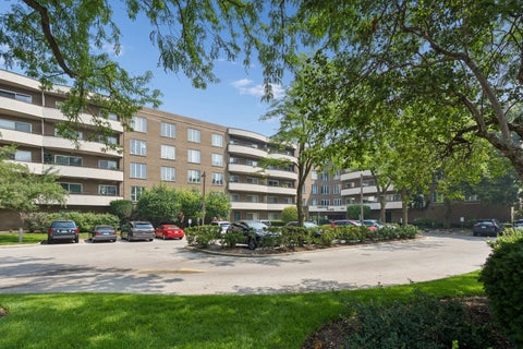 Photo of 7201 N Lincoln Avenue #203, Lincolnwood, IL 60712 (MLS # 12706129)